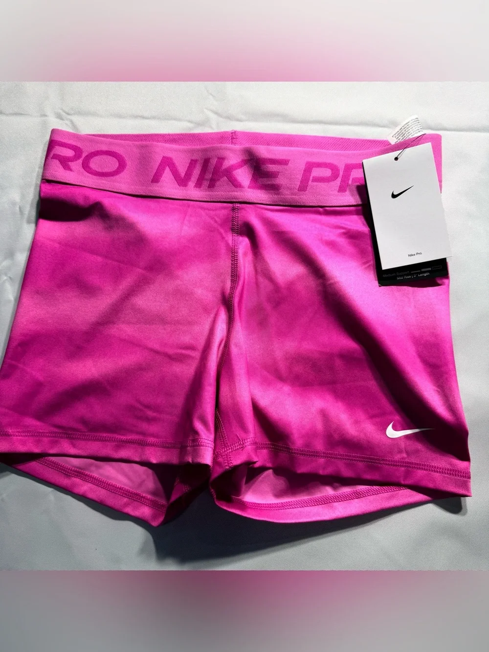 NWT Nike Pro Mid Rise 3” Training Shorts Pink Women’s Medium